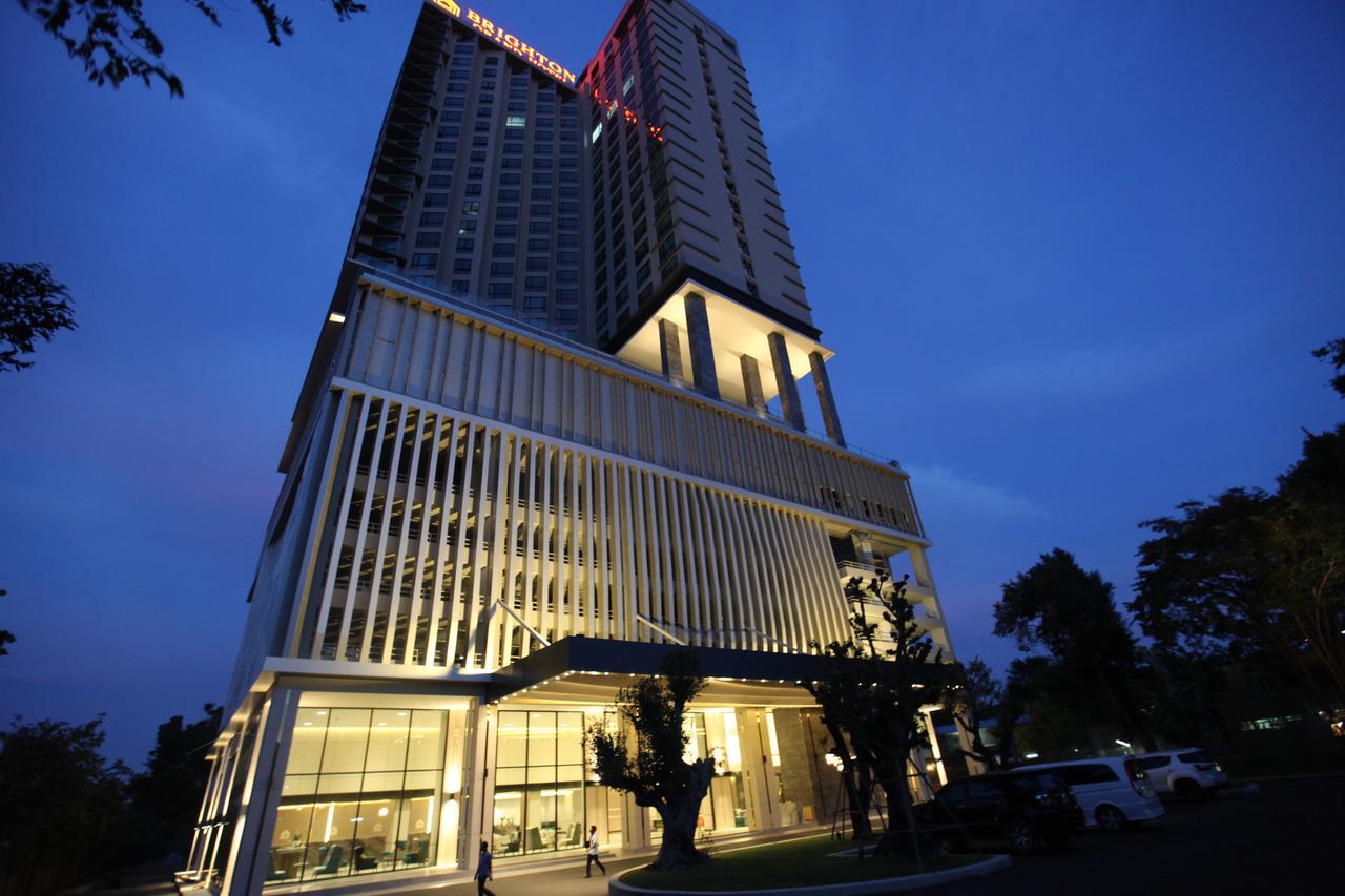 Brighton Grand Hotel Pattaya - Sha Extra Plus Luaran gambar The hotel at night