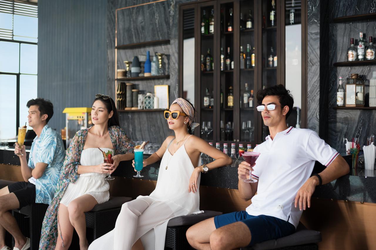 Brighton Grand Hotel Pattaya - Sha Extra Plus Luaran gambar The bar at the 101 Skybar